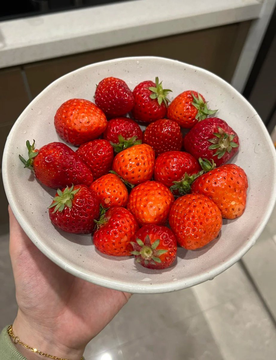 hassantoke's tweet photo. Berry delicious lunch 🍓❤️ Can't get enough of these sweet treats https://t.co/5Ct72RxQBv