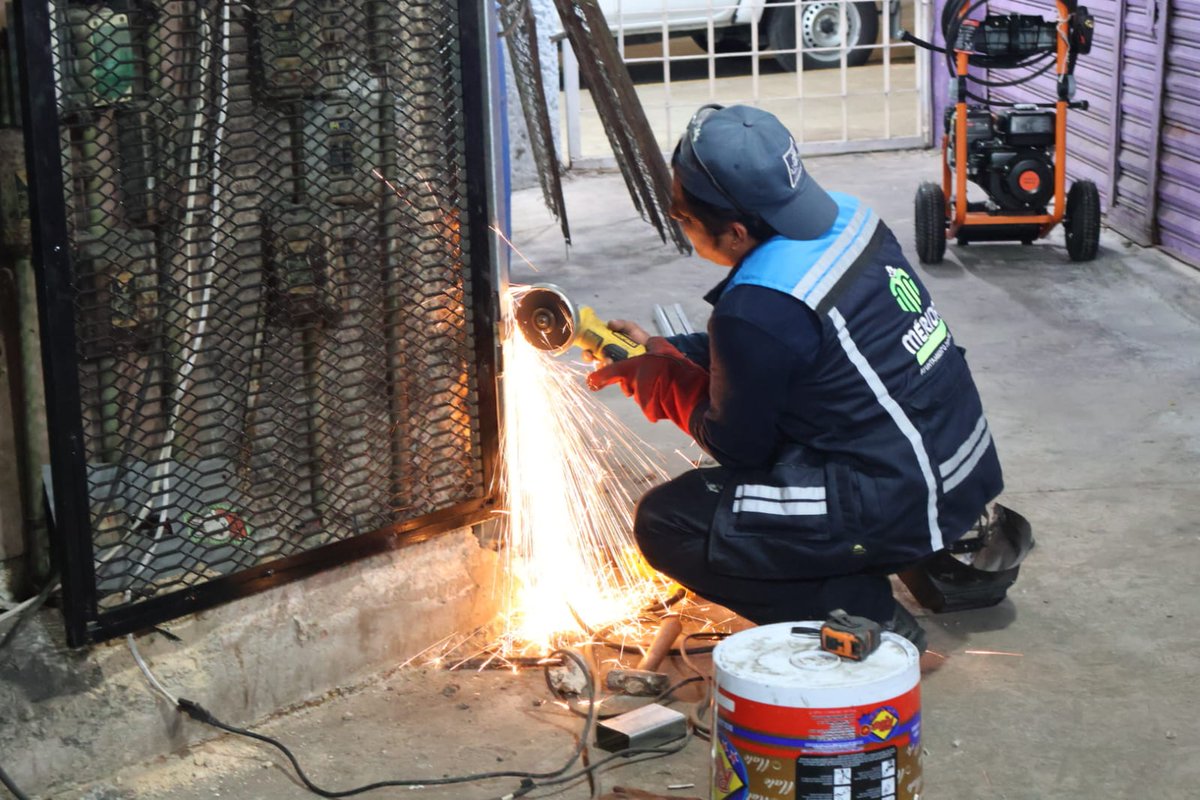 ConAcento_not's tweet image. Realizan mega operativo de limpieza y mantenimiento en el Pasaje Cecilio Chi del Centro de Mérida conacento.com.mx/realizan-mega-…