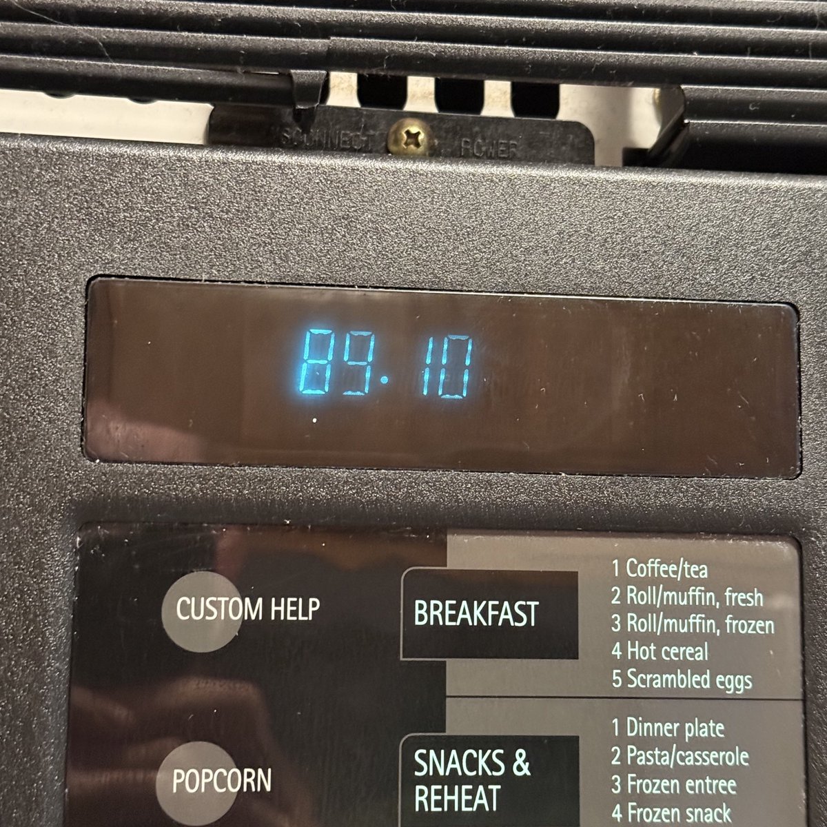 EvnJPkr's tweet photo. This time change is fucked up
#BanDaylightSaving’s https://t.co/QXKN1DbEJp