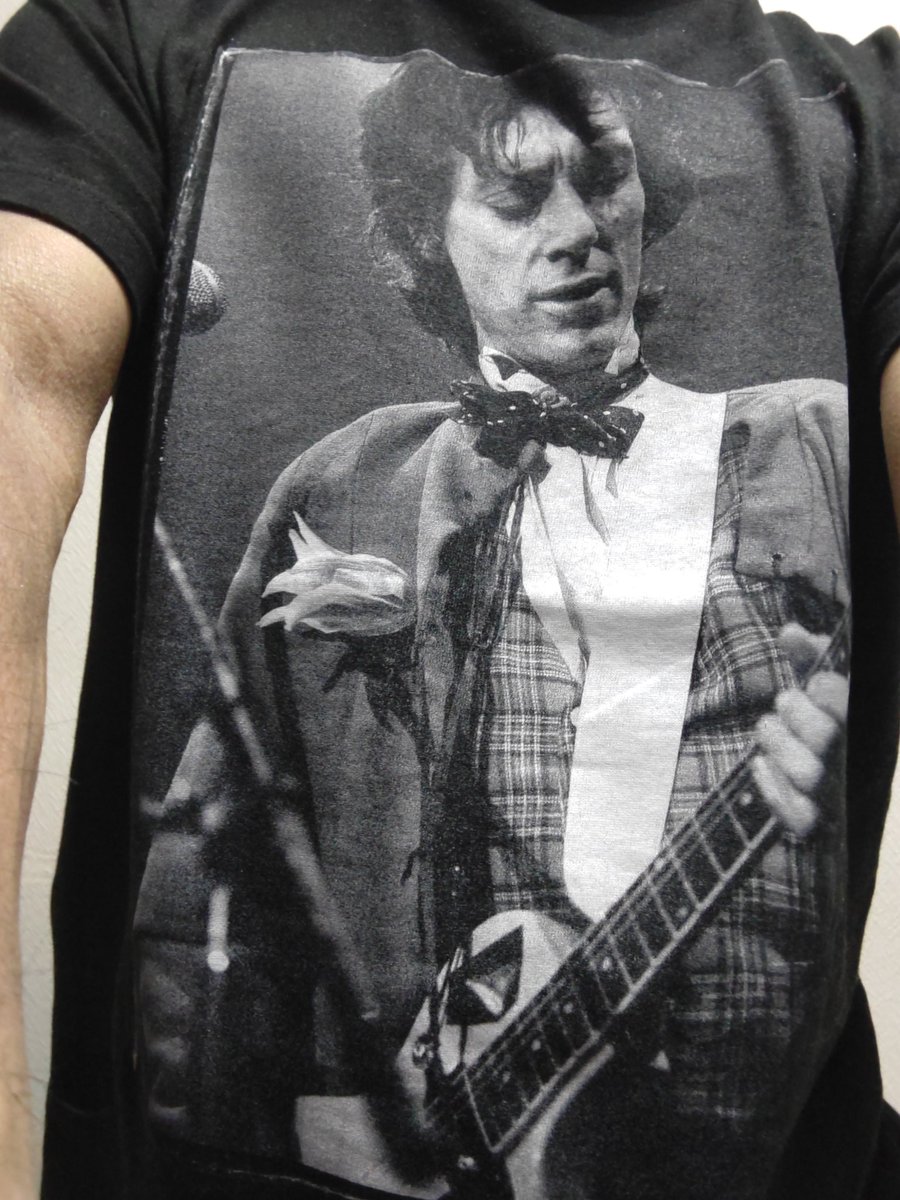 cIbEsZpennrq9Ue's tweet image. 今朝の1枚💿️🤓🎶
皆様、おはようございます❗️🙂🖐🏻
今日は雨時々曇り🌧️
真冬の様に寒いらしい🥶ので防寒万全に!!😆🧤🧣🧥
本日も皆様がステキな日になります様に‼️😀💖✨
T👕も
#JOHNNYTHUNDERS

#JOHNNYTHUNDERSandTHEHEARTBREAKERS
#ＬＡＭＦ
#REVISITED