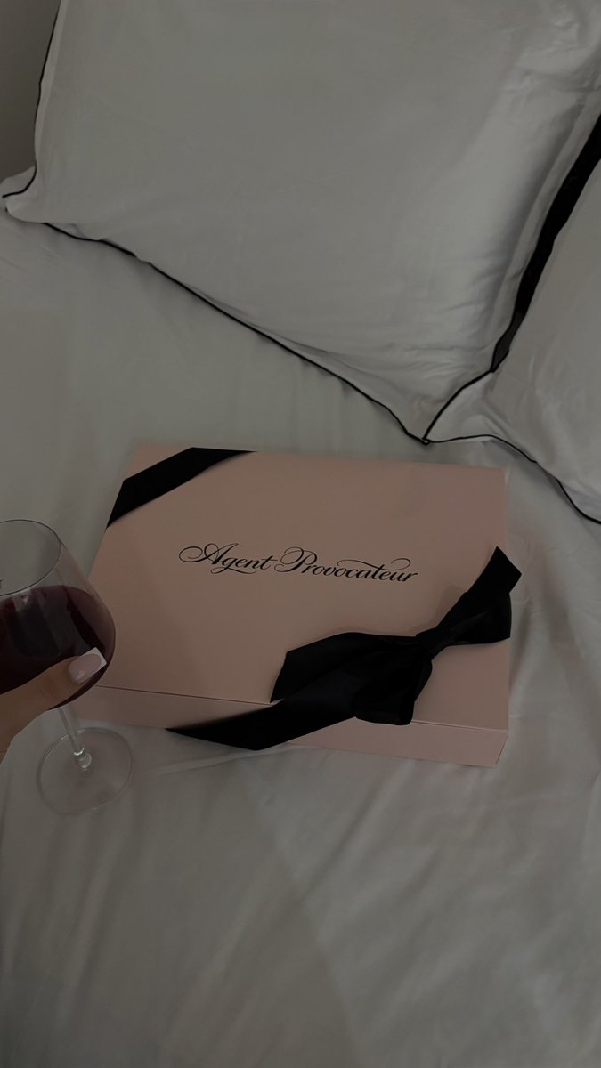 mariareevx's tweet photo. I love being spoiled 🎀 https://t.co/Q39yBwfoCK