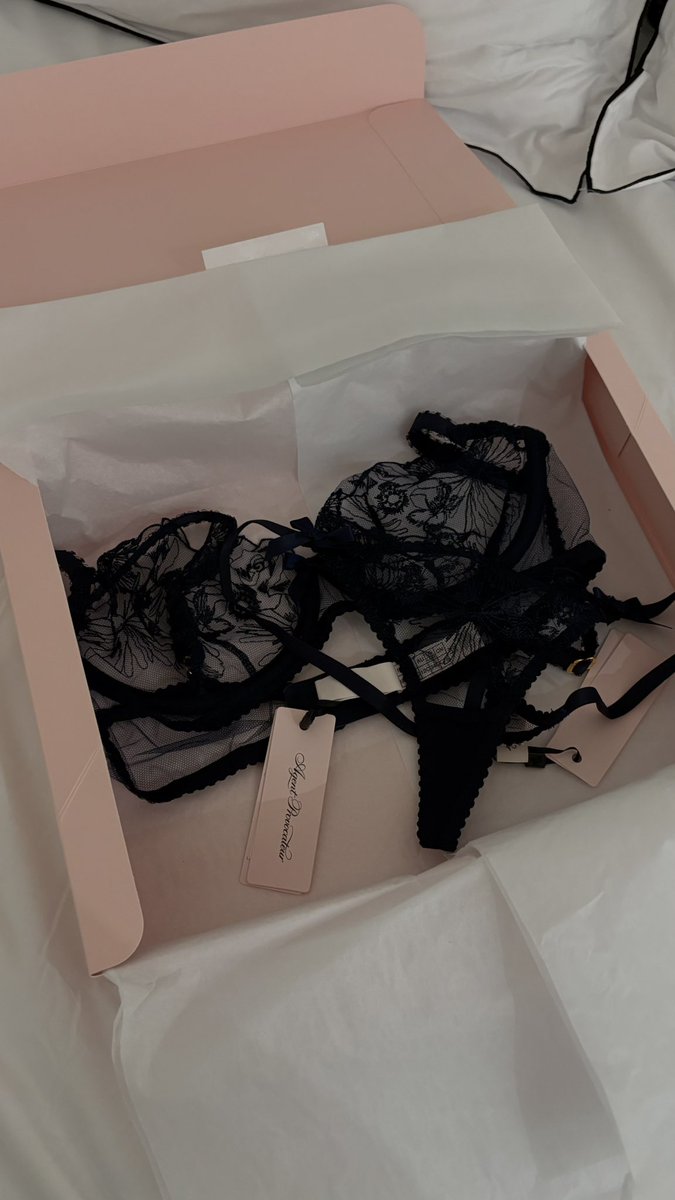 mariareevx's tweet photo. I love being spoiled 🎀 https://t.co/Q39yBwfoCK