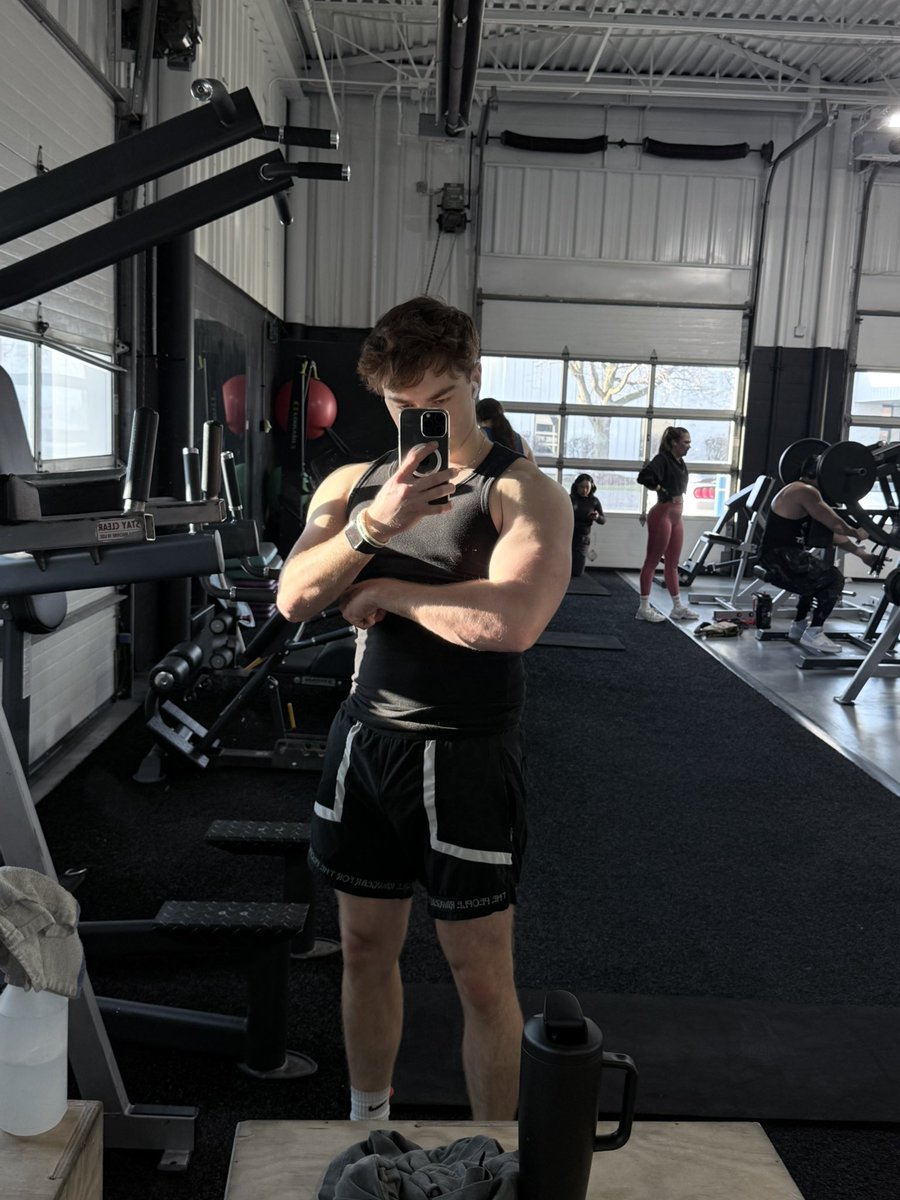 JakeGhost_'s tweet photo. 70° weather, it’s light outside while in the gym, I’m officially the strongest I’ve ever been, and this week I’m filming a new ghost hunting video… God is good ✞ https://t.co/iaIkmqWCER