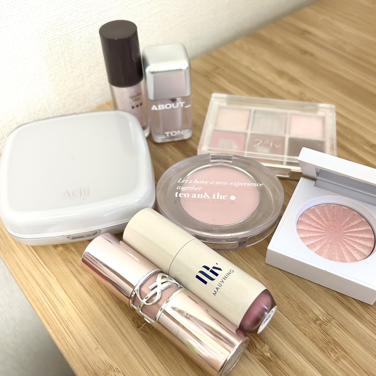 青みピンクのコスメデッキ🎀 MAUVNINGのグロス久々に使ったらとっても可愛い😌 #motd