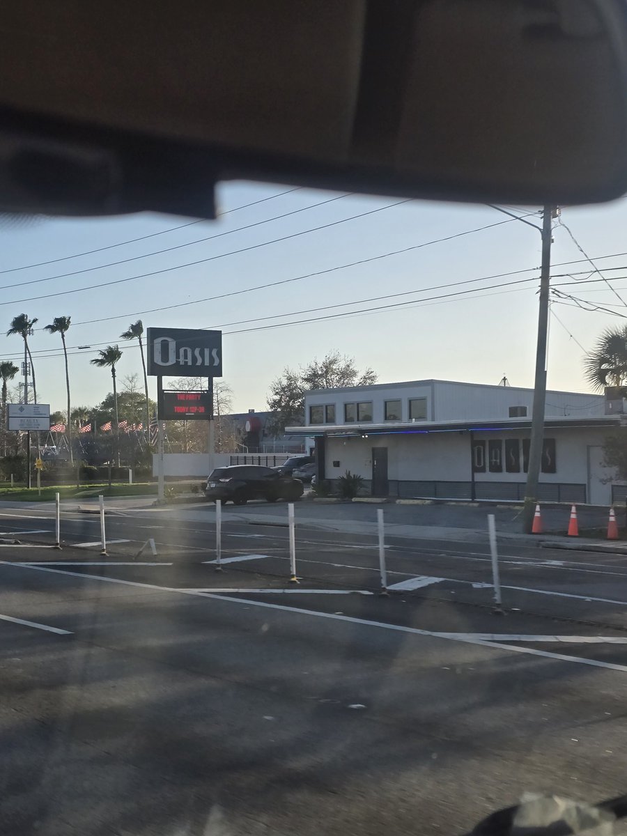 michaelwrz26's tweet photo. @ACatNamedMo @DrewOnTheRadio Driving down 19. #oasis https://t.co/RFMG9ZWW36
