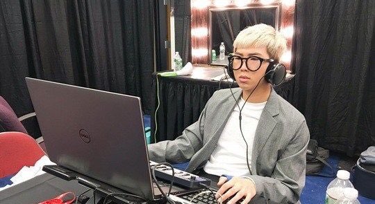 nosalgasdecasa's tweet photo. yo viendo el último episodio de mi podcast de true crime  de confianza en horario laboral https://t.co/ZcwDwRiEXA