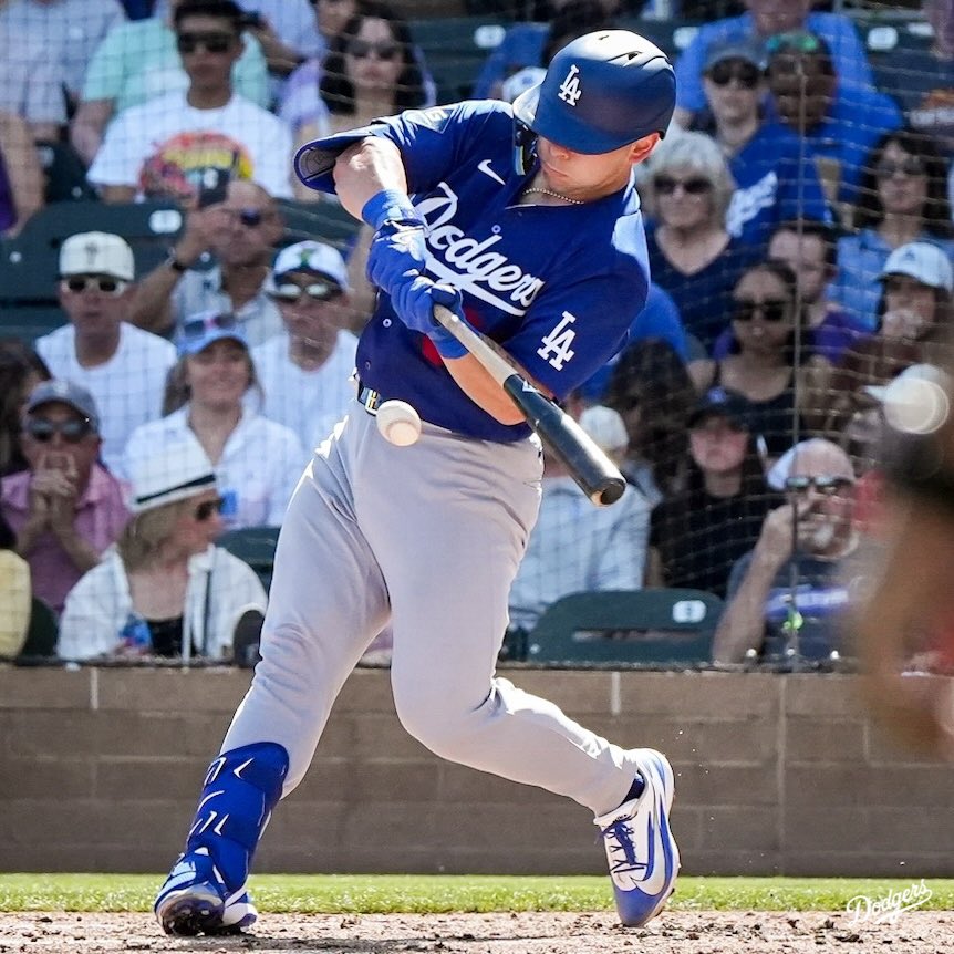 #DodgersWin! 

FINAL: #Dodgers 4, Brewers 3