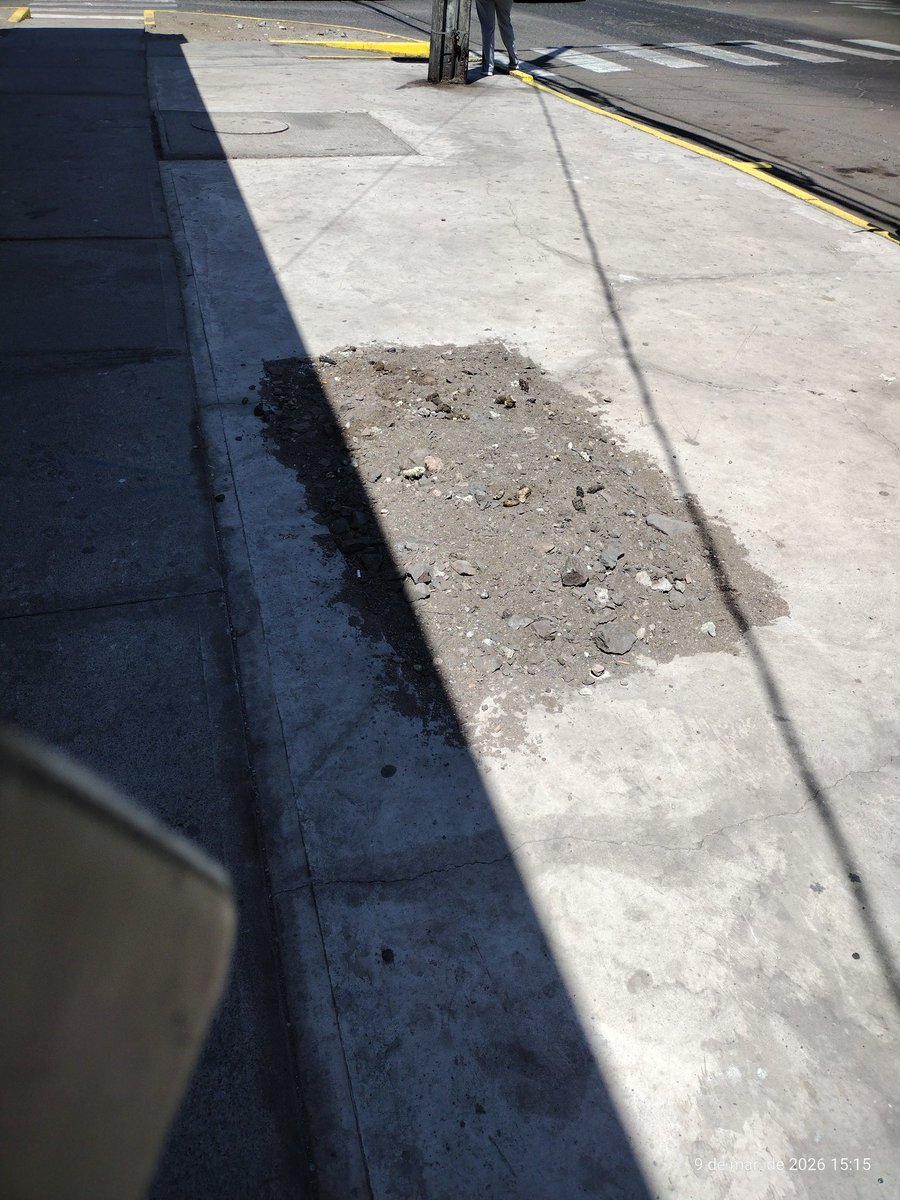 ClaudioIquique's tweet photo. @aguasaltiplano Imagino que trabajarán de la misma manera que hicieron el trabajo ahí, donde dejaron el hoyo que aún no tapan https://t.co/4SHhmkLj7O