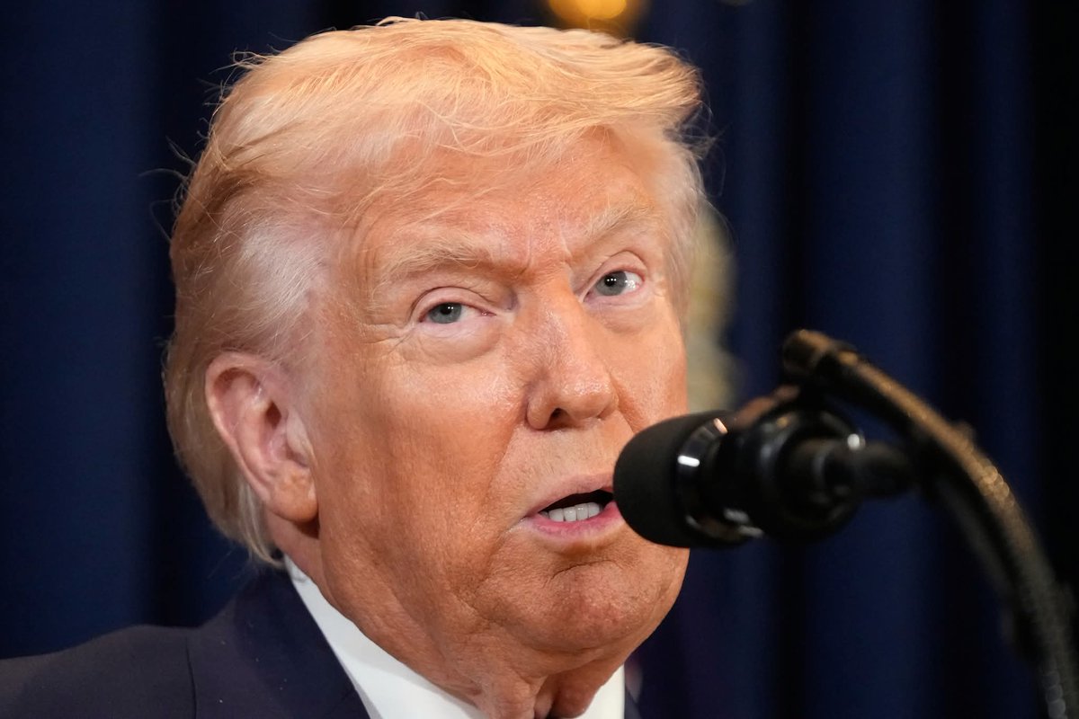 🚨 El presidente de EE.UU., Donald Trump afirmó que la guerra contra Irán podría estar “prácticamente concluida”.
Dijo a CBS que el plan militar va “muy por delante de lo previsto”.
📉 Tras sus declaraciones, las bolsas subieron y el petróleo bajó.
#Conecta2 #Trump #Irán