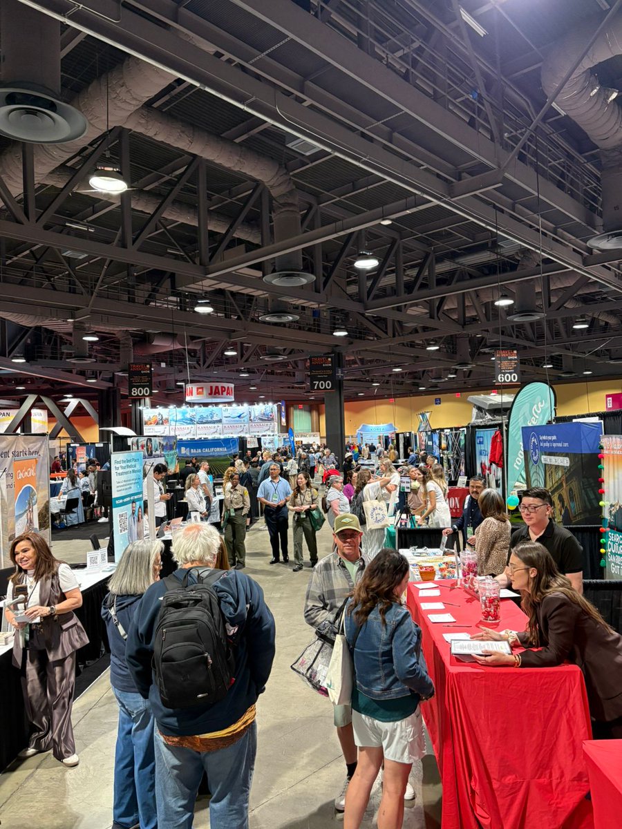 FonaturMX's tweet photo. Este fin de semana, el #Fonatur participó en el Travel & Adventure Show en Los Ángeles, con el objetivo de fortalecer la promoción internacional de nuestros destinos. 🌴

Durante esta feria compartimos las oportunidades de inversión que ofrecen centros turísticos como Loreto–Nopoló y Cozumel, además de continuar impulsando el posicionamiento de Ixtapa y Huatulco entre profesionales del sector e inversionistas. 🌊

👉 Seguimos trabajando para proyectar al mundo destinos que combinan belleza natural y planeación turística para el futuro del desarrollo turístico en México. 📌
