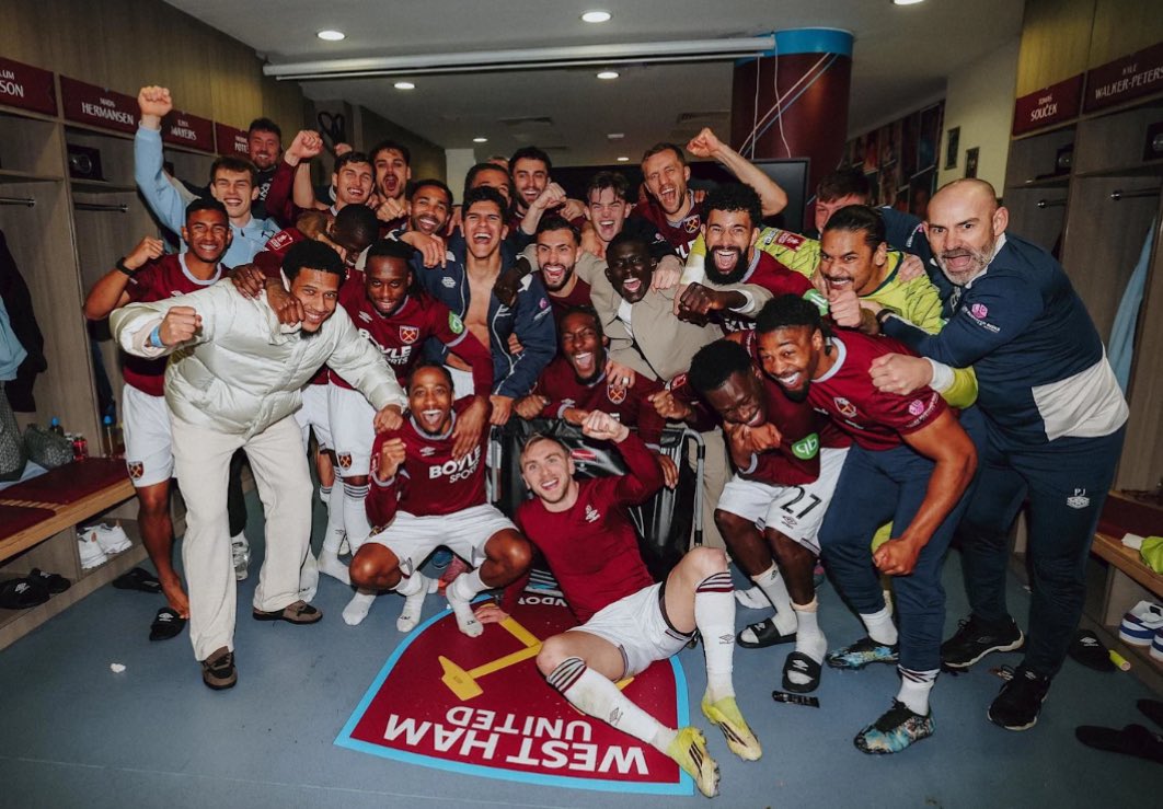 STOP AND RT BECAUSE WHAT A PHOTO