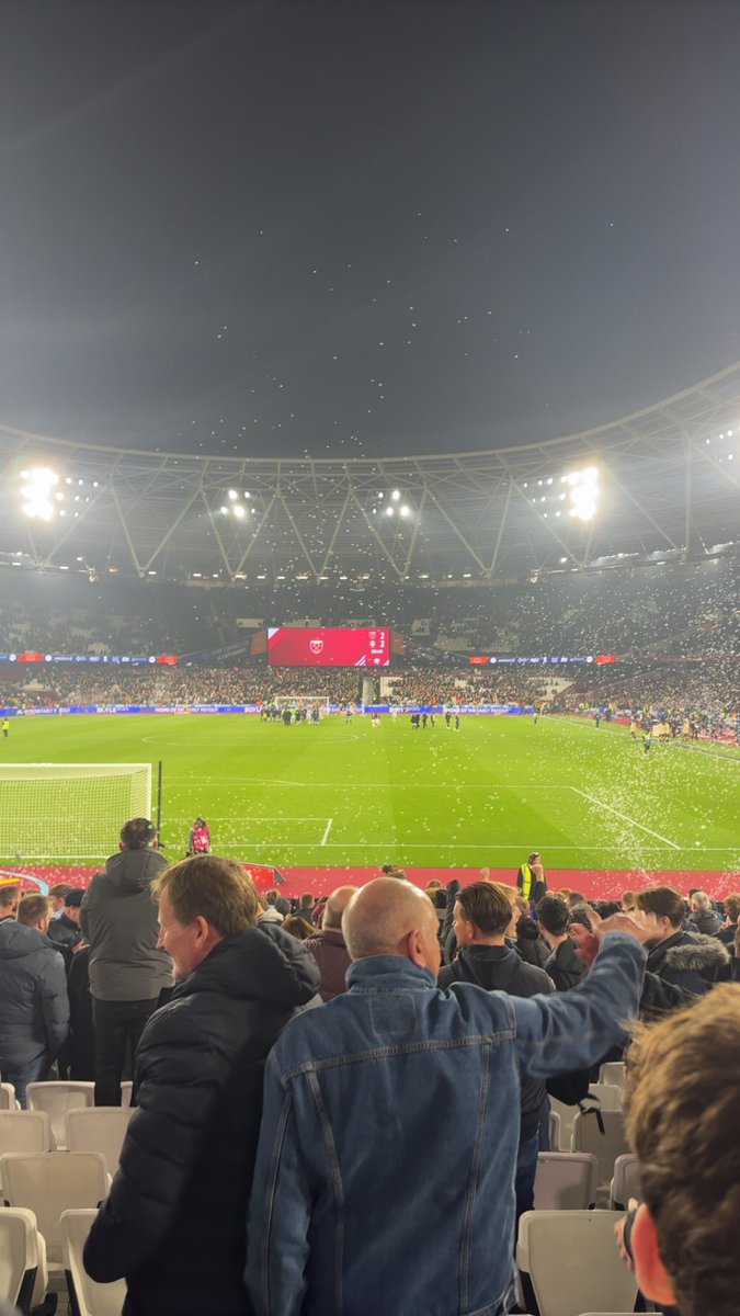 JonnyMackaronny tweet media