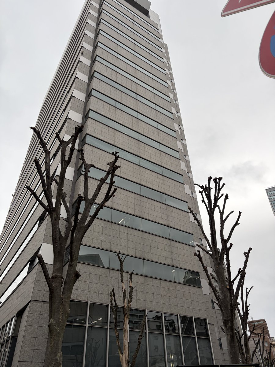 今日も早起きして早めに出社。

一人でやれることを済ませておきます。

昨夜の飲みが24時くらいに終わって早かったからな、電車で帰れたし。

それから漫画読んで、アニメ観て、絵を描いてたけど。

よし、仕事すっか！