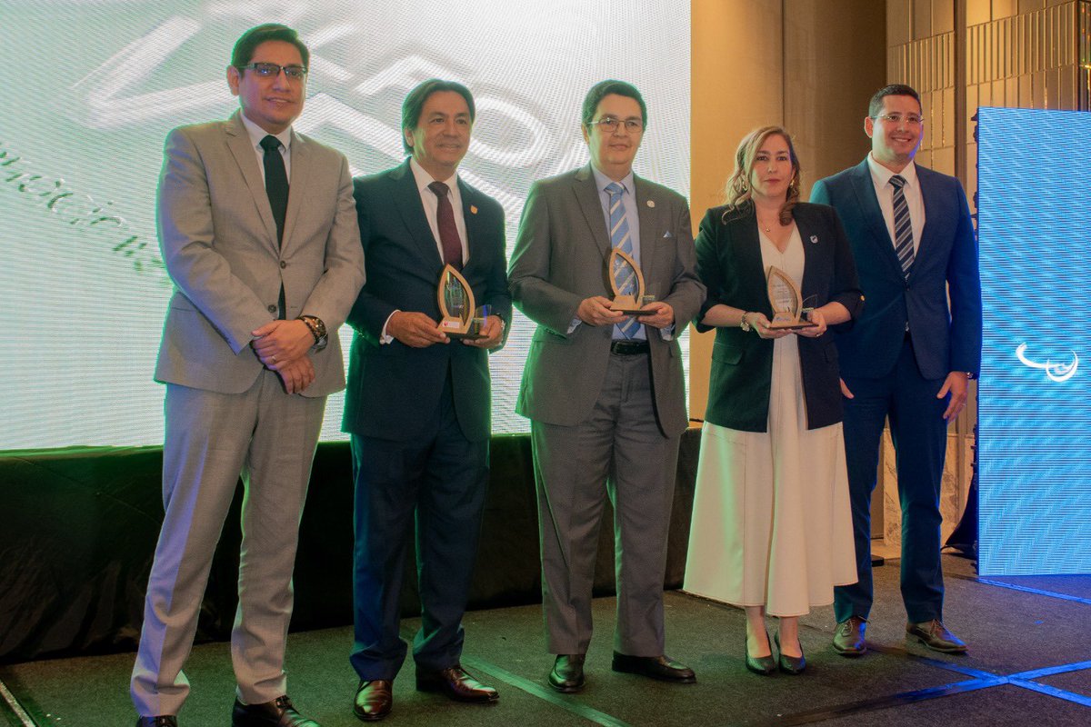 Universidad Ecotec tweet media