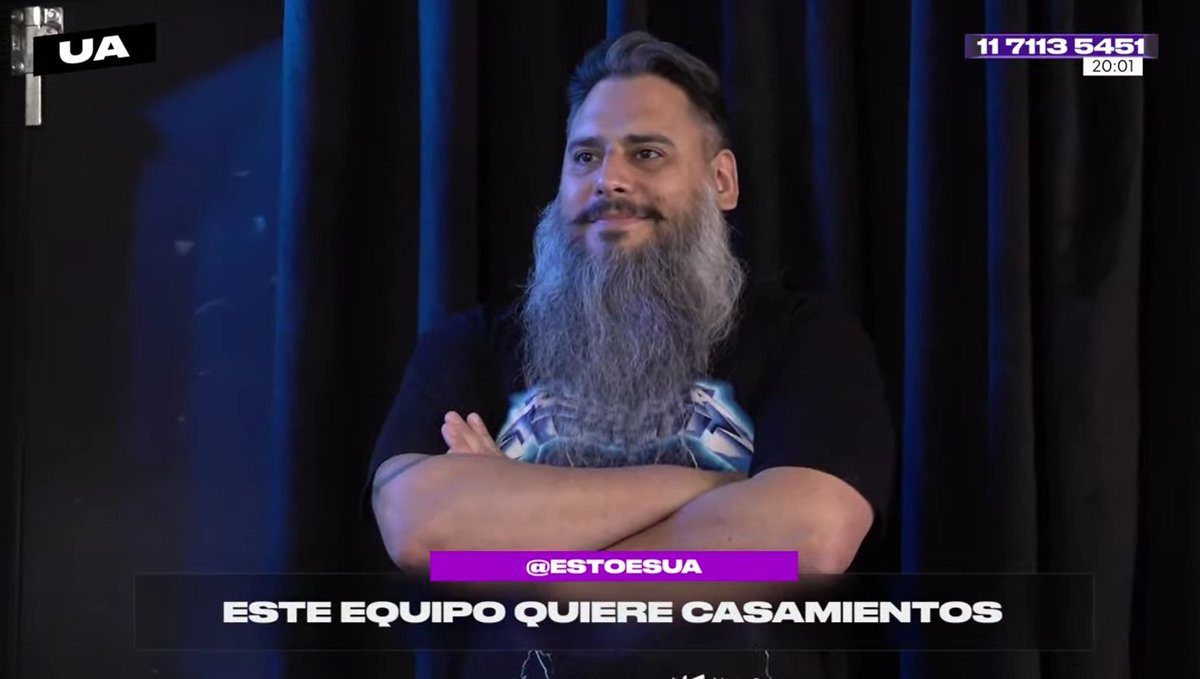 estoesblender's tweet photo. La cara de un tipo que lo están presionando para que proponga casamiento en vivo. https://t.co/TGyiCnaK3y