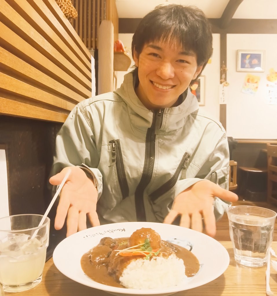 先日、伊吹くんとカレー食べました。

若いんだけど、志村より落ち着いてるなーとしみじみ☆彡。
若い瞬間を見つけるのが、志村の密かな楽しみです(*^^*)