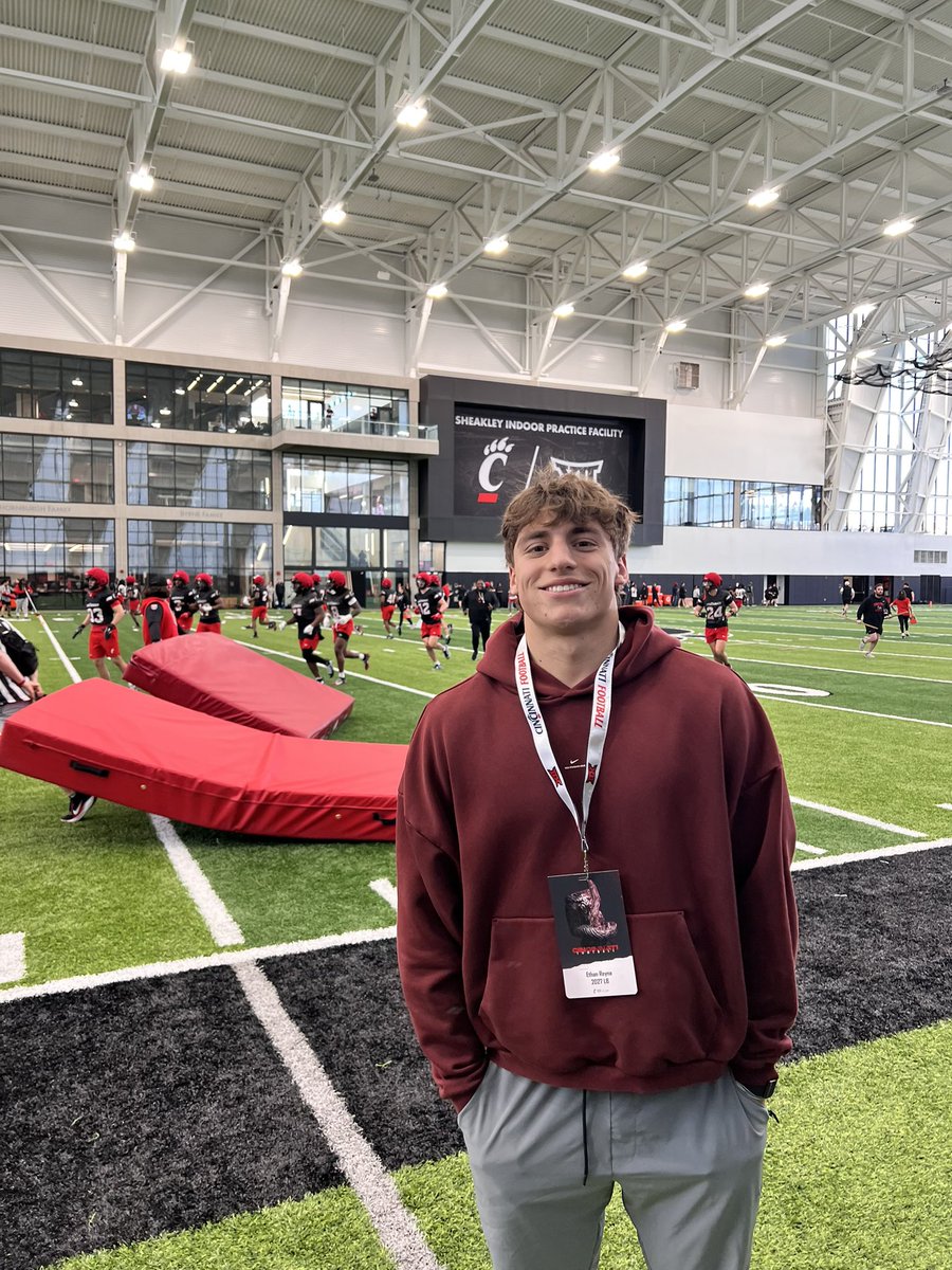 EthanReyna44's tweet photo. Had a great day @GoBearcatsFB spring practice today! Thank you @CortBraswell for the invite!
@FootballAndrean 
@Coach_Cass 
@CoachNateWoody https://t.co/5I2lNENl39