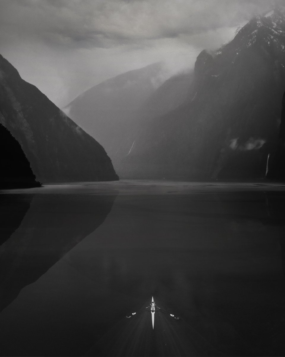 Amorphousbeing's tweet photo. A lone kayaker gliding across the still waters of Milford Sound beneath towering mist-covered cliffs

More about me and prints
https://t.co/MAslgMWGXS

f/8 • 1/2s • ISO 100

#MilfordSound #Monochrome #Nature https://t.co/3aRqIznQ4x