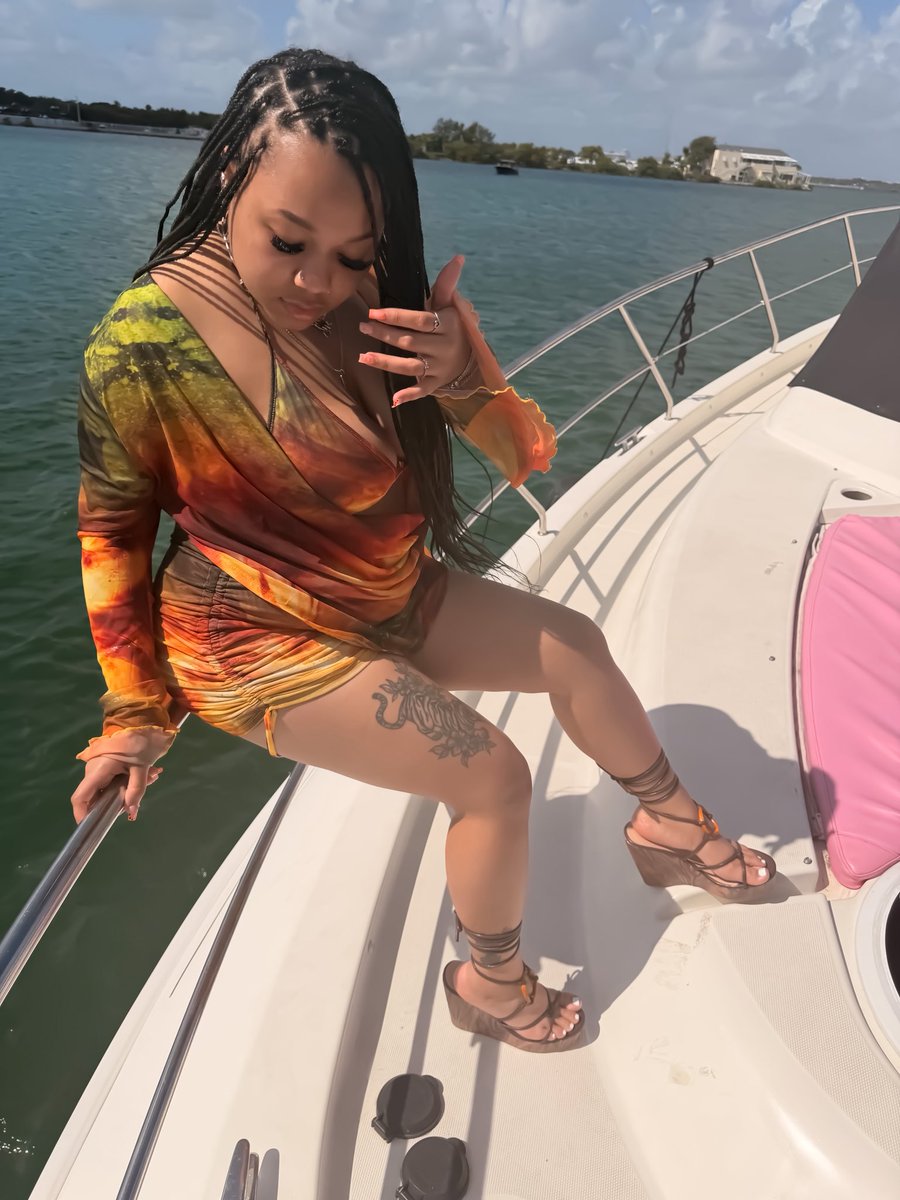 imlitpretty's tweet photo. Girl, you one out of a million.. you my baby🛥️✨ #yamss https://t.co/yB3VsVzafq