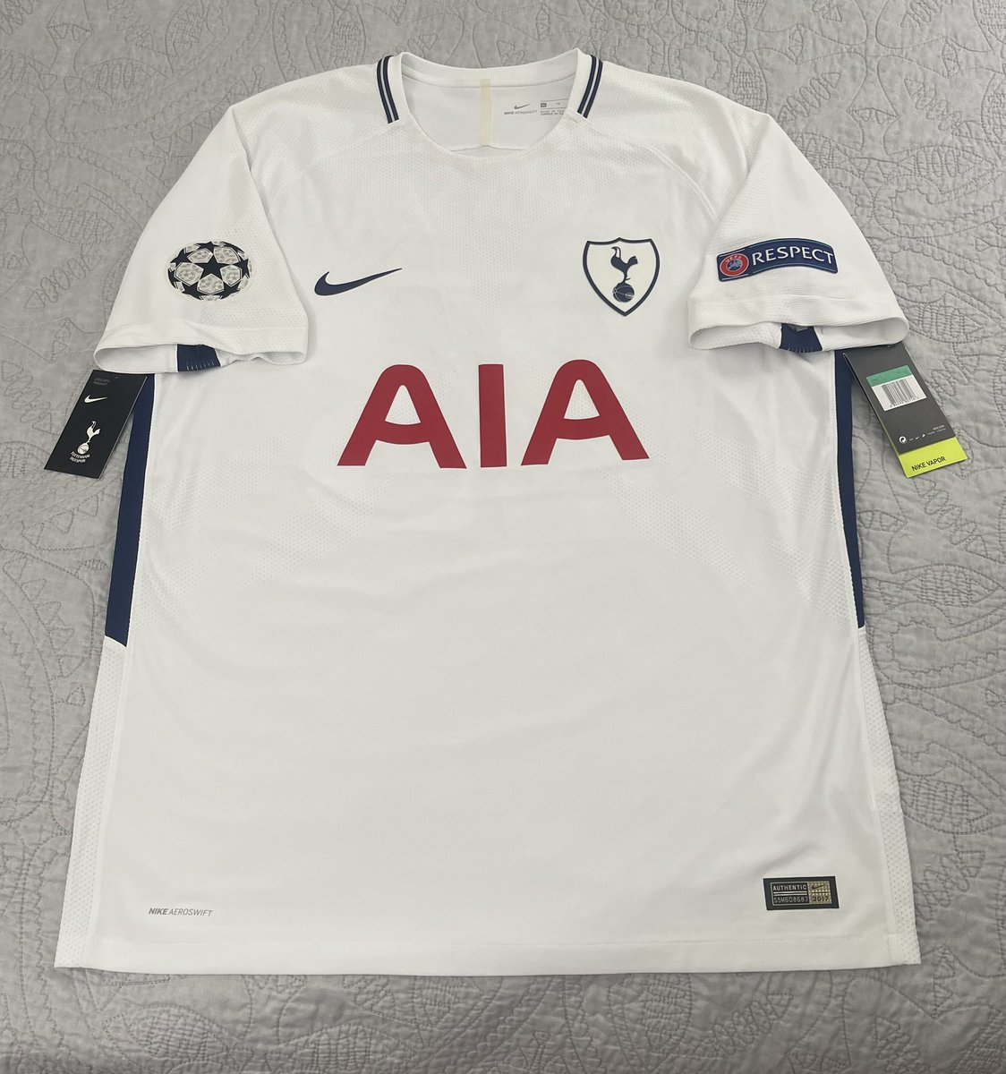 Slope322's tweet photo. @shirt_x Atletico Madrid 16-17 Home long sleeve player issue BNWT XL - 140€ shipped worldwide

Tottenham Hotspur 17-18 Home Christian Eriksen authentic version BNWT XL - 120€ shipped worldwide https://t.co/20wFO3Vr0i