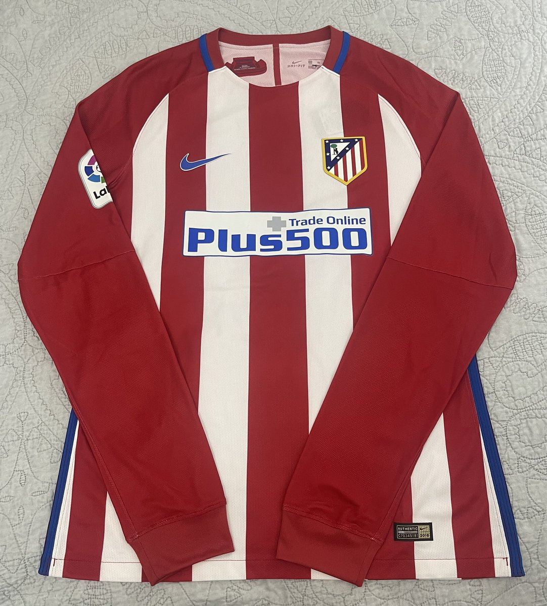 Slope322's tweet photo. @shirt_x Atletico Madrid 16-17 Home long sleeve player issue BNWT XL - 140€ shipped worldwide

Tottenham Hotspur 17-18 Home Christian Eriksen authentic version BNWT XL - 120€ shipped worldwide https://t.co/20wFO3Vr0i