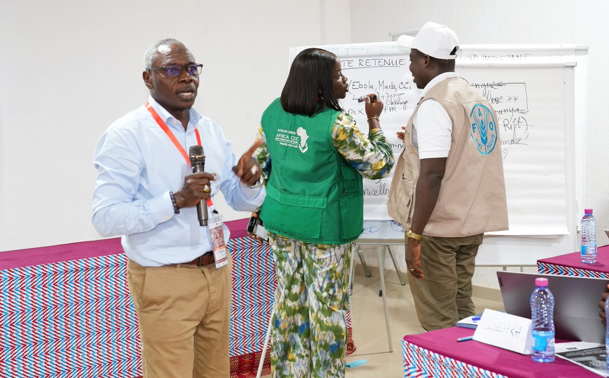 FAOauTogo's tweet photo. L’approche #UneSeuleSanté🐾🌍est essentielle pour protéger #SantéPublique, #SécuritéAlimentaire et #EconomieRurale.
Les travaux se sont poursuivis avec les experts :
4⃣facilitateurs internationaux,
9⃣facilitateurs nationaux,
5⃣conseillers,
1⃣2⃣membres votants.
#OHZDP #CDC 🇺🇳
1/3 https://t.co/kY1G3Bjsn2