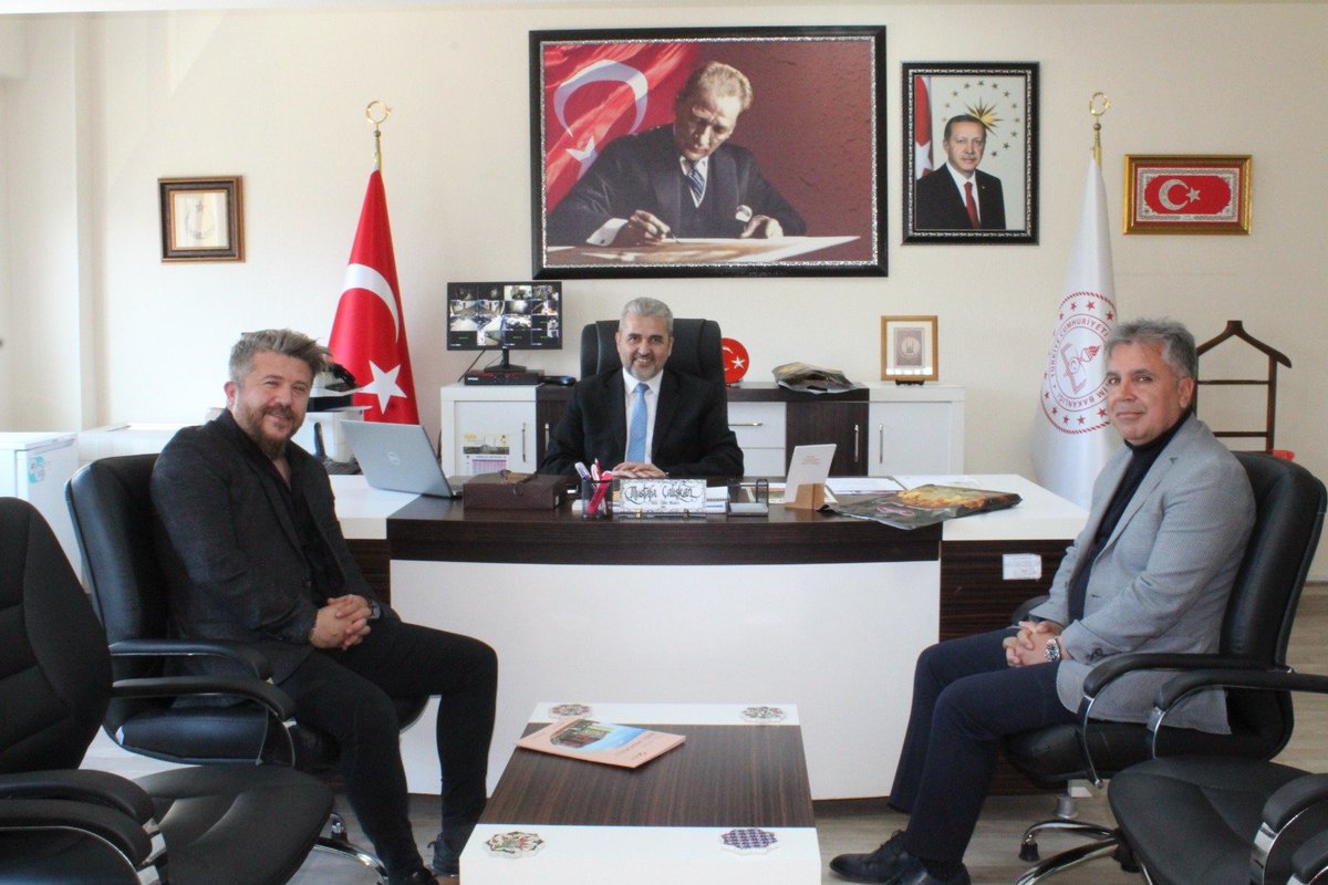 Birey Eğitim Kurumları Kurucuları Sayın Ayhan KÖMÜRCÜ ve Sayın Fatih ÖLMEZ, müdürlüğümüzü ziyaret ederek İlçe Milli Eğitim Müdürümüz Sayın Mustafa ÇALIŞKAN’a hayırlı olsun dileklerini ilettiler.