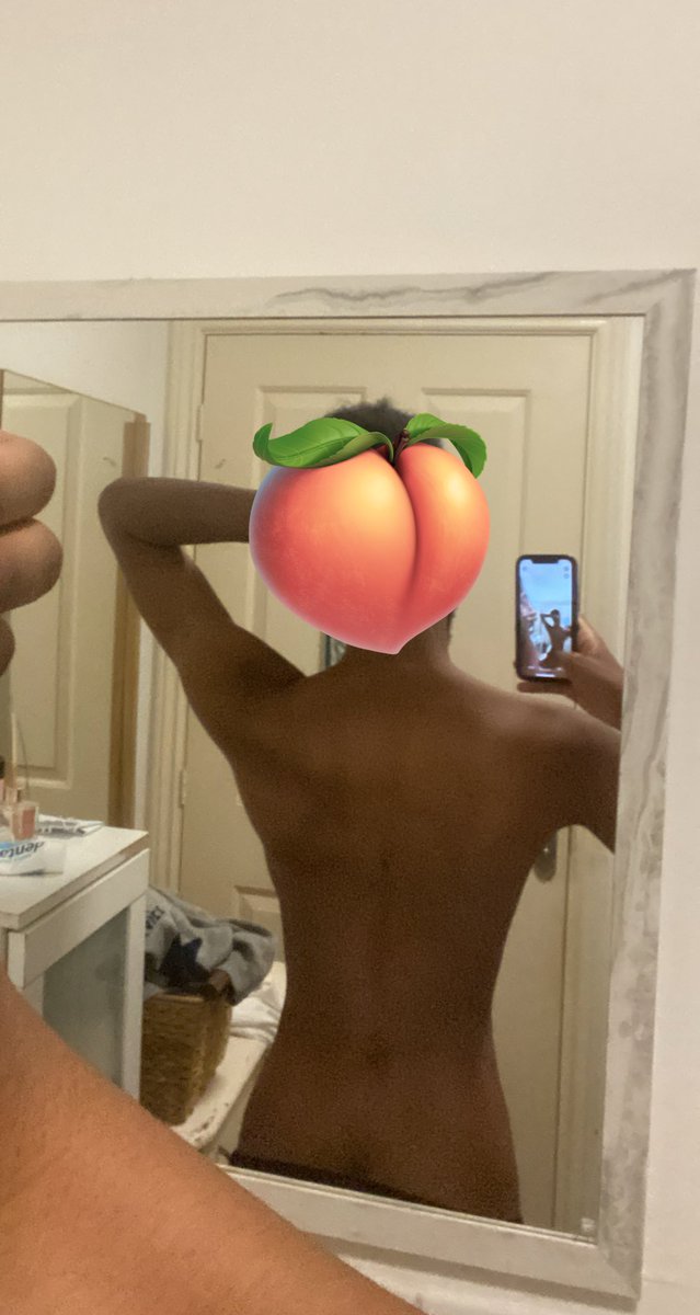 bulgeboy2k's tweet photo. was tryna look at my back, got some crack instead #cum #gay #chudai #ass #cheeks #porn #pay https://t.co/nuAeP75EYI