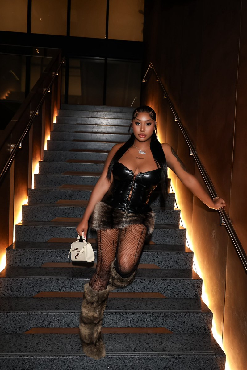 Therealtsliz's tweet photo. On this beautiful day a princess was born , Top tier and I ain’t gotta prove it💋, Respectfully. #badass🎀 https://t.co/XQMXFjHJQn