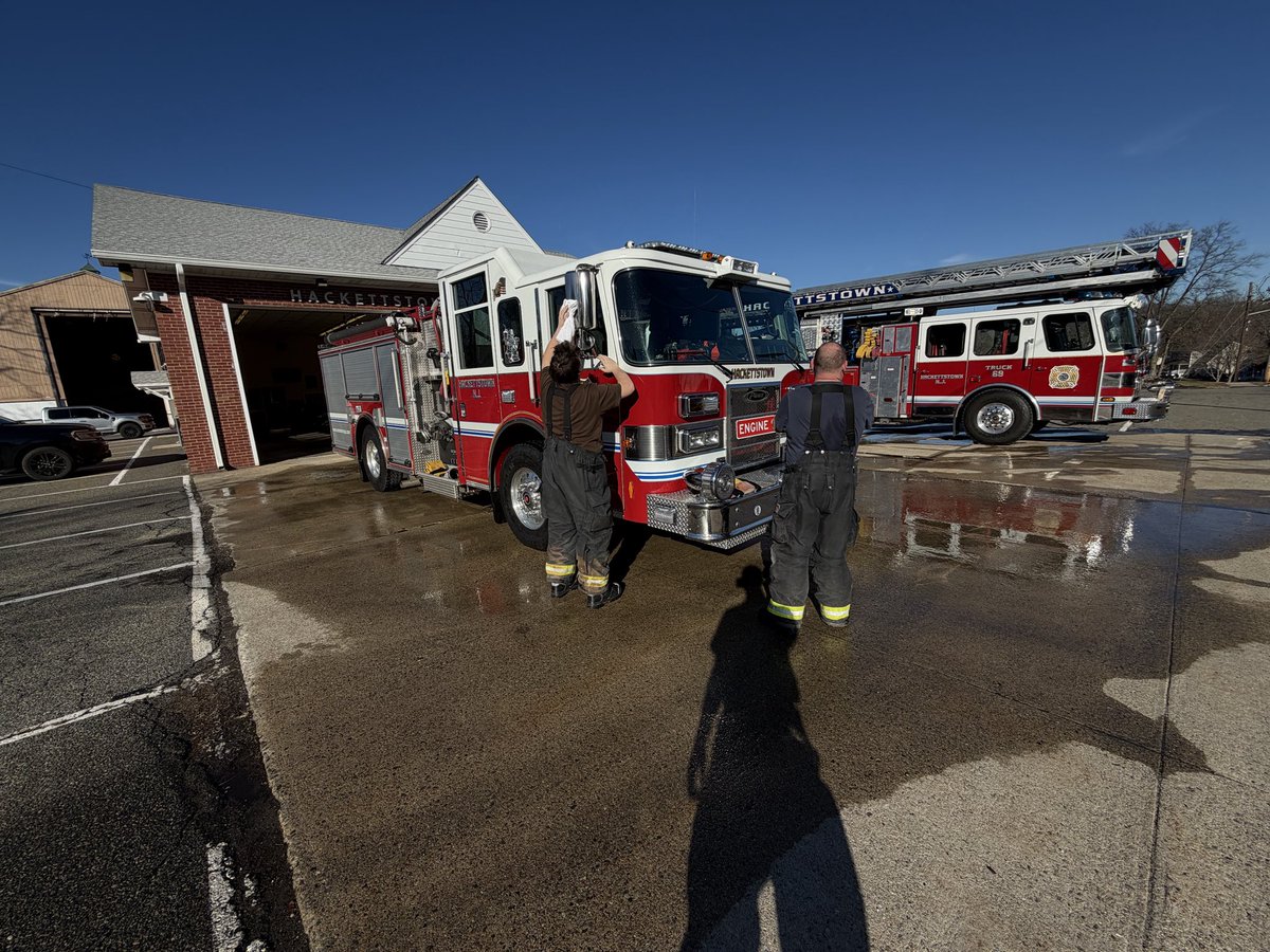 LTlax23's tweet photo. Truck cleaning HFD https://t.co/76qaEkEsIC