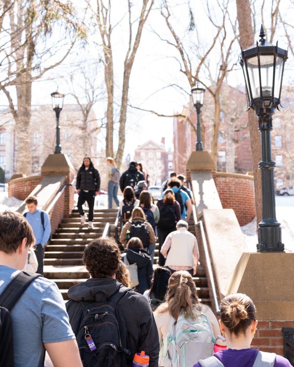 College of the Holy Cross tweet media