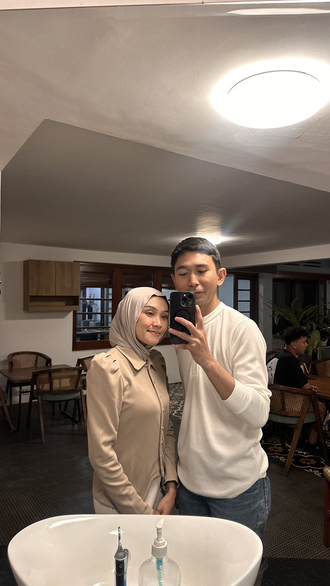 cloudyxpumpkins's tweet photo. first time nyimpen media dan chat sebanyak itu karna zaman2 cinta monyet kalo pacaran berantem dikit ec wkwk https://t.co/2u4kxx4rxP