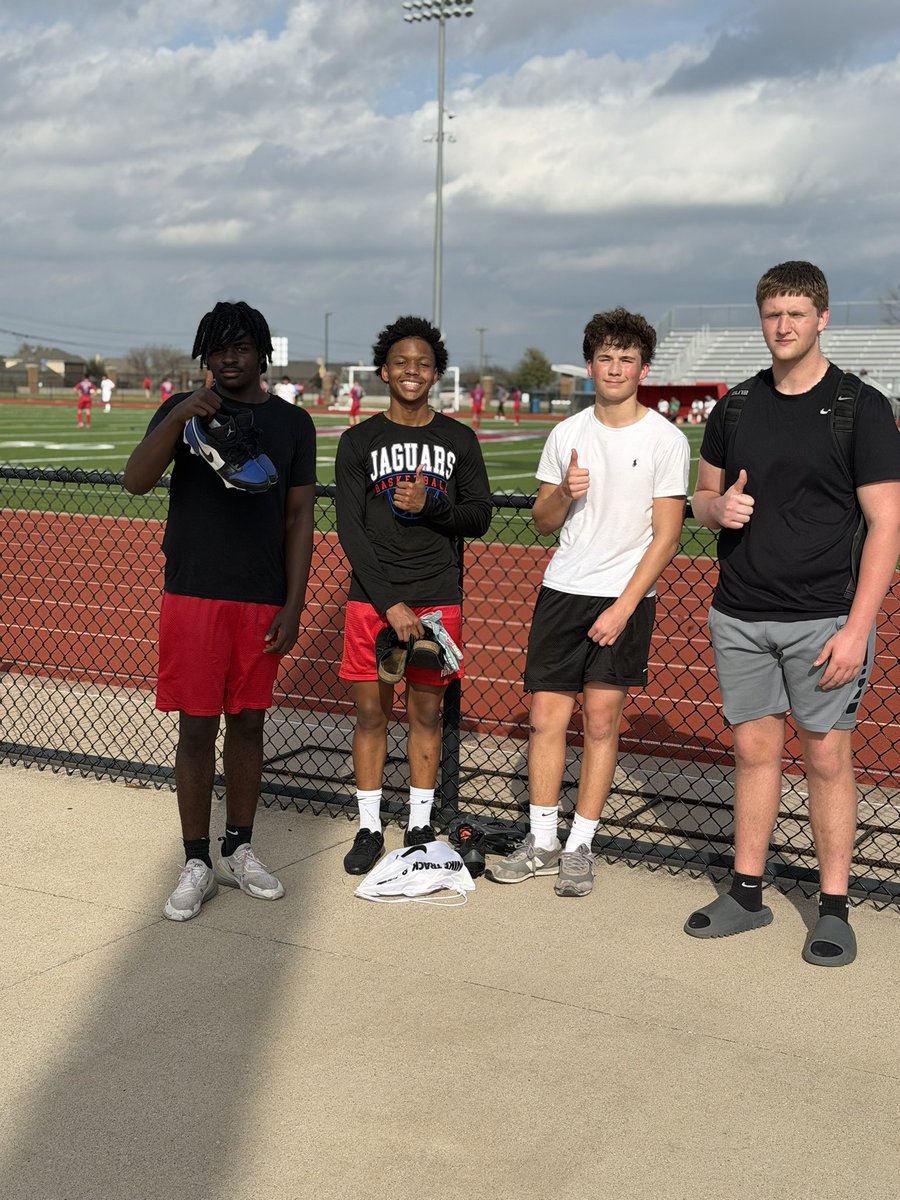 JacobFuqua29820's tweet photo. Everyone from #bigbodylifters out here supporting today #jagcomp26 https://t.co/6irczhBCx4