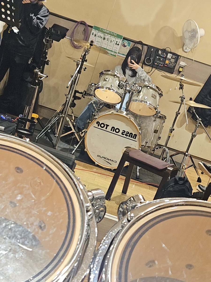 RINNA_Vo's tweet photo. おはようございます☔✨
奈良〜大阪、観光から練習まで充実した2日間でした〜
また行きたいな〜‼️
今日のお天気はみぞれ!!いつもとはちょっと違った景色で楽しさもあります🫢💗
今日は20時から配信します！
来てねーん(ㅅ´ ˘ `) https://t.co/7YxH6MJe0U