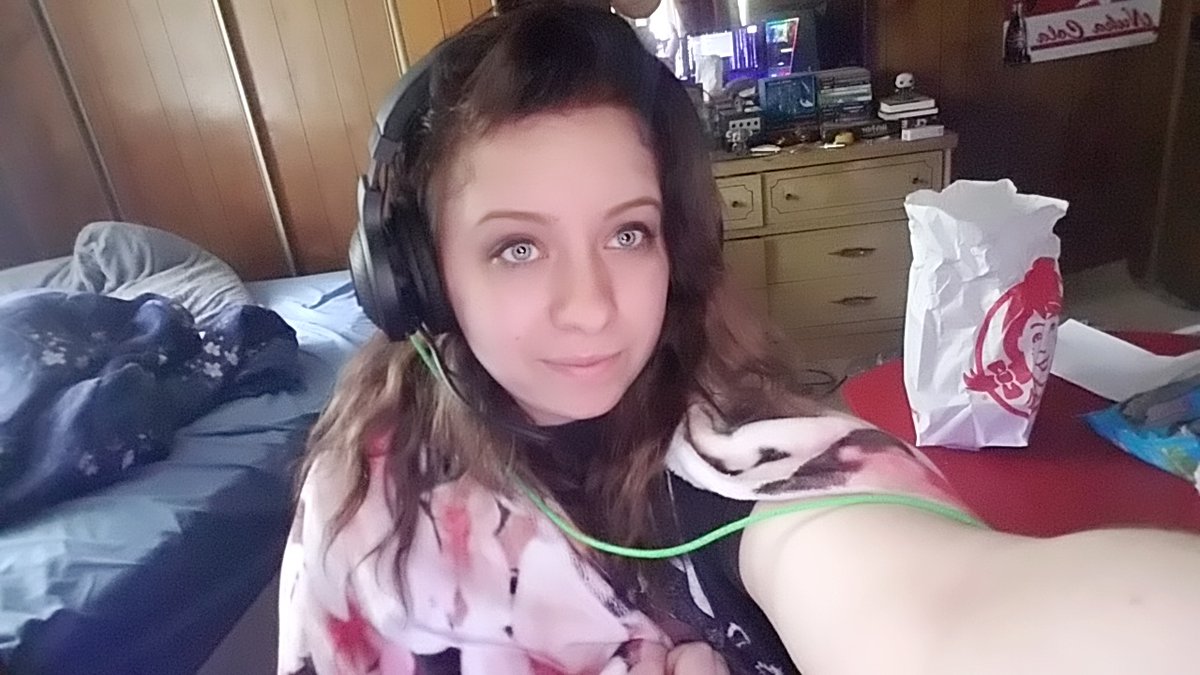 Juliet | Graduated tweet media