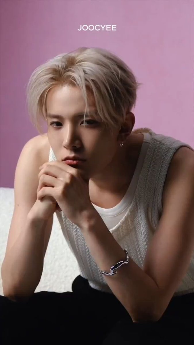 ¹⁰⁰⁹ tweet media