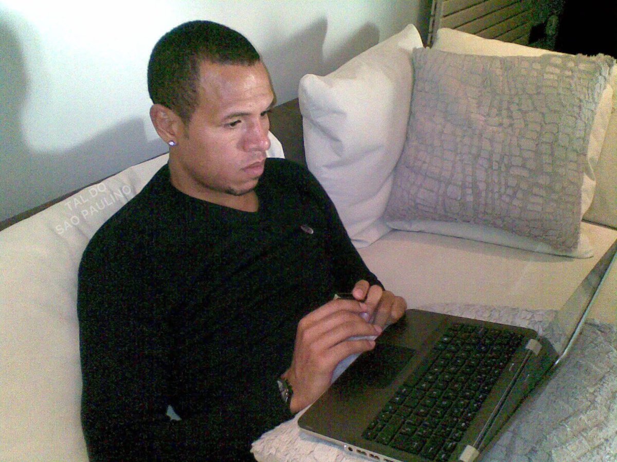 taldosaopaulino's tweet photo. Eu até agora sem acreditar que o Crespo foi demitido #spfc https://t.co/9oCMxTfXAu