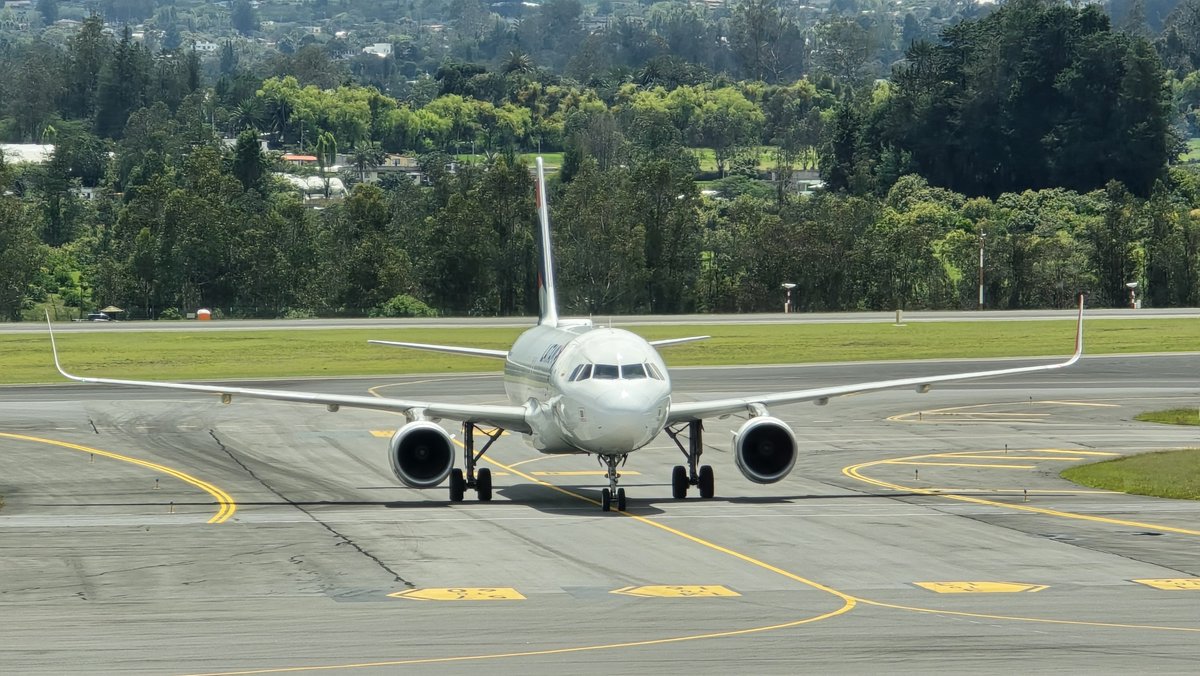 n_larenas's tweet image. ¡Buenas! Hoy viajando a #Lima con LATAM Airlines para ser parte del IATA World Cargo Symposium #IATAWCS del 10 al 12 de abril. Les contaré las novedades en el blog 🤩