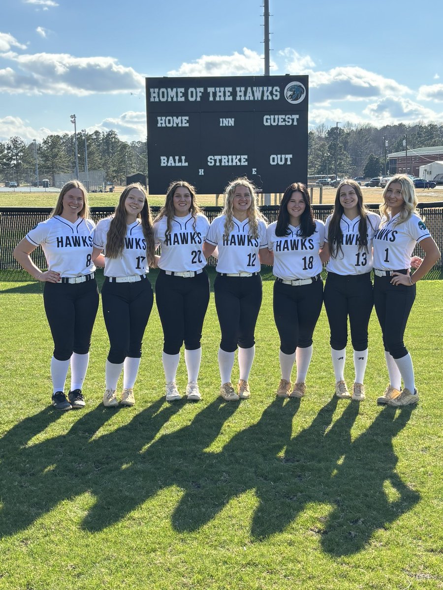 HHSSoftball2018's tweet photo. Your 2026 Hickory Hawks Varsity Softball Team https://t.co/23WgFtUaFK