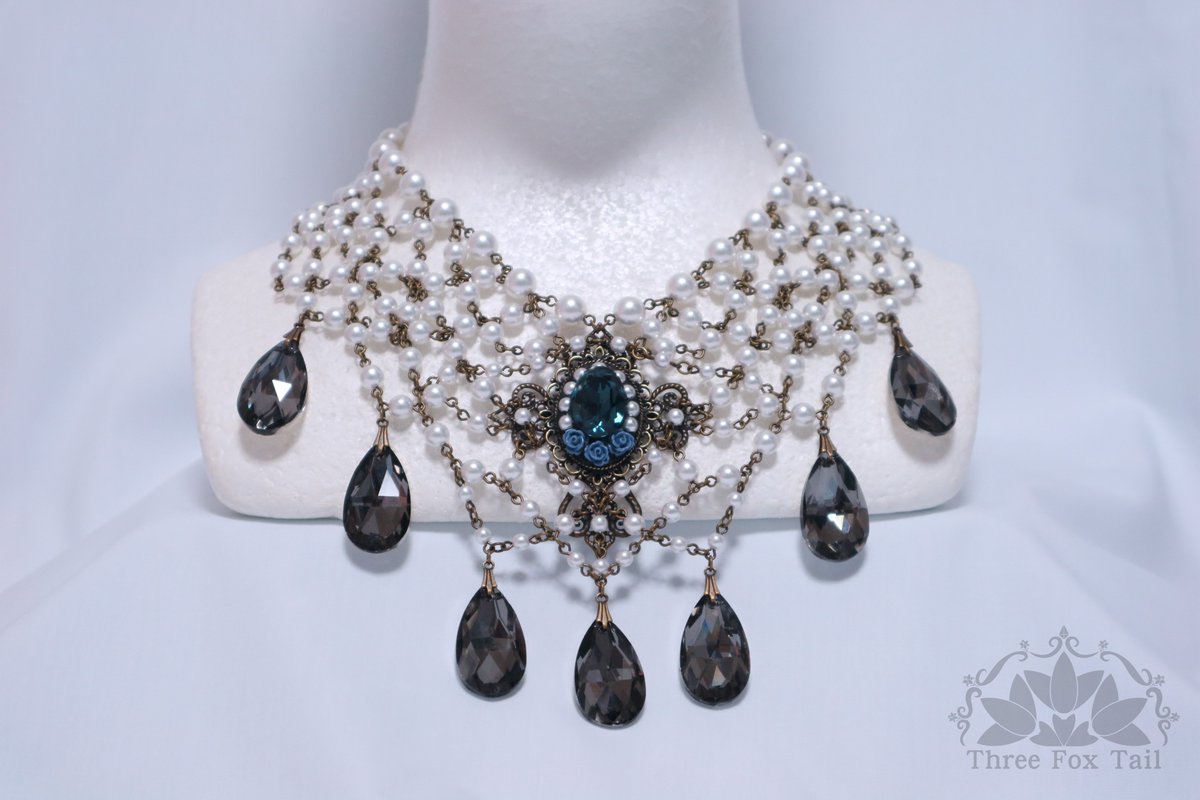 #色を一つ裏切ってみよう
#365DIYtheme

青の中に現れる白
白に調和する黒（黒に調和する白）

この辺りでしょうか？