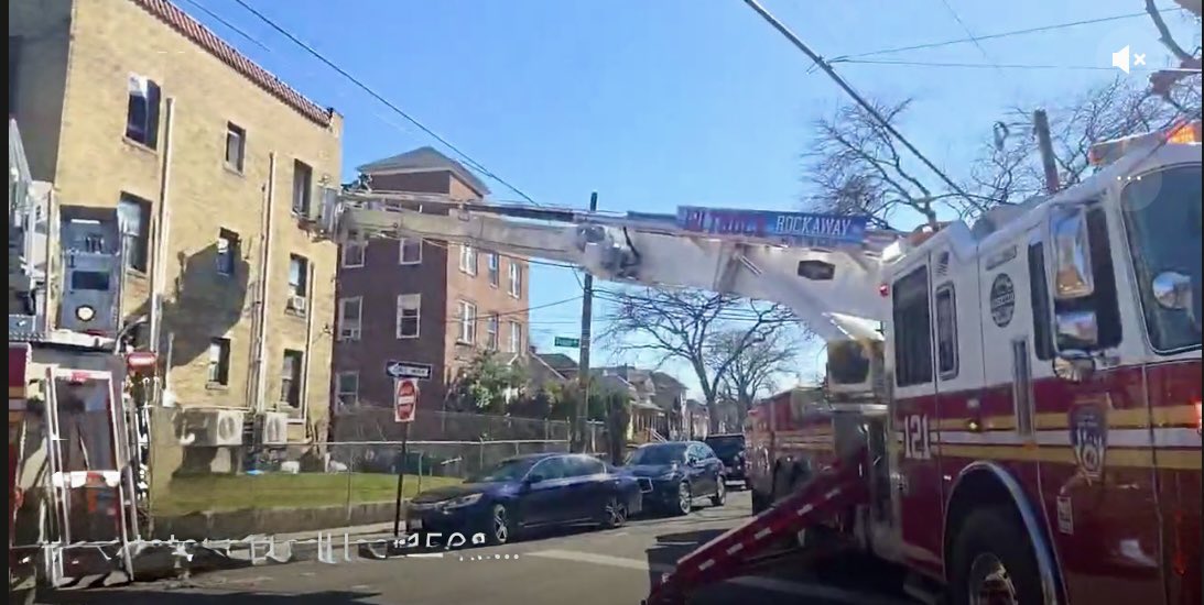 E265L121B47's tweet photo. Late this afternoon, #Engine265, #Ladder121 and #Battalion47 operated at the scene of an apartment fire in a multiple dwelling — on Frisco Ave., in Far Rockaway, Queens, NY.

#bestonthebeach #fdny https://t.co/FzbIXiqyiA