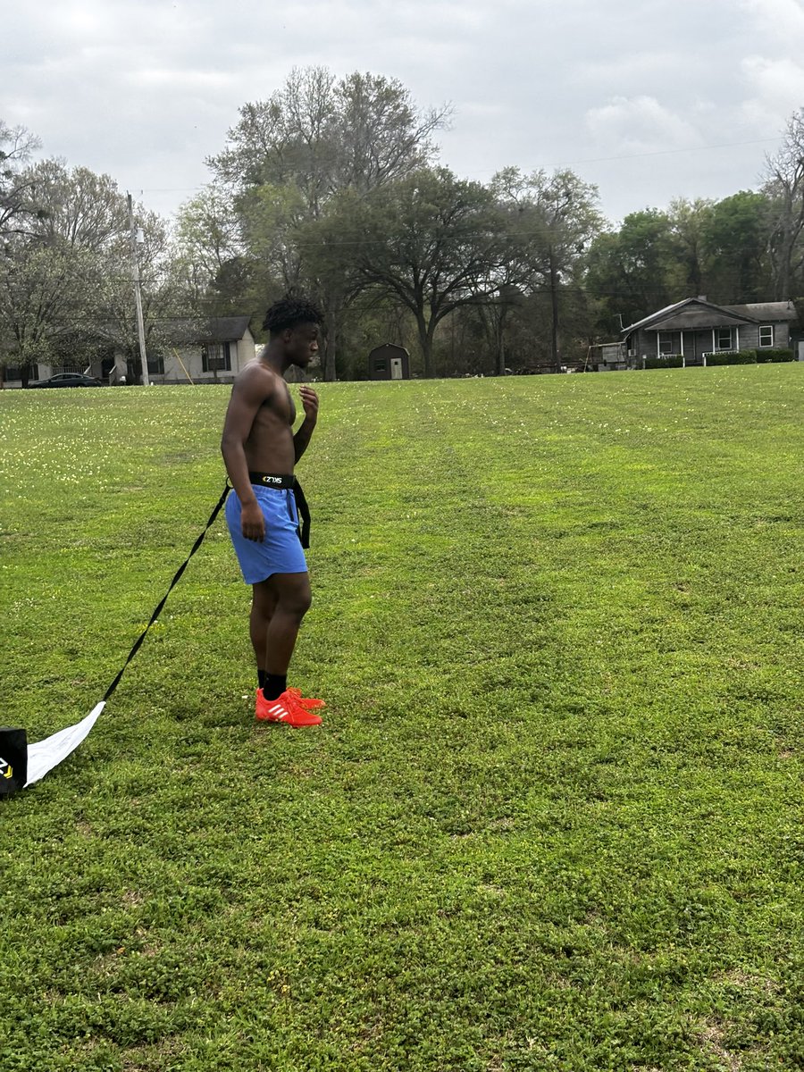 clutchcultureTX's tweet photo. No days off.

After track practice, Trayvion Watts is right back on the field putting in extra speed work.

Track speed ➡️ football explosiveness.

Versatile athlete who can impact the game at RB / DB / LB — and the work ethic to match it.

The goal isn’t just to be good.
The goal is to be elite.

🎥 Speed development session loading.

#ClutchCulture
#BuiltForPressure
#RecruitTX
#TXHSFB
#EastTexasFootball
#StudentAthlete
#SpeedKills
@TrayLWatts