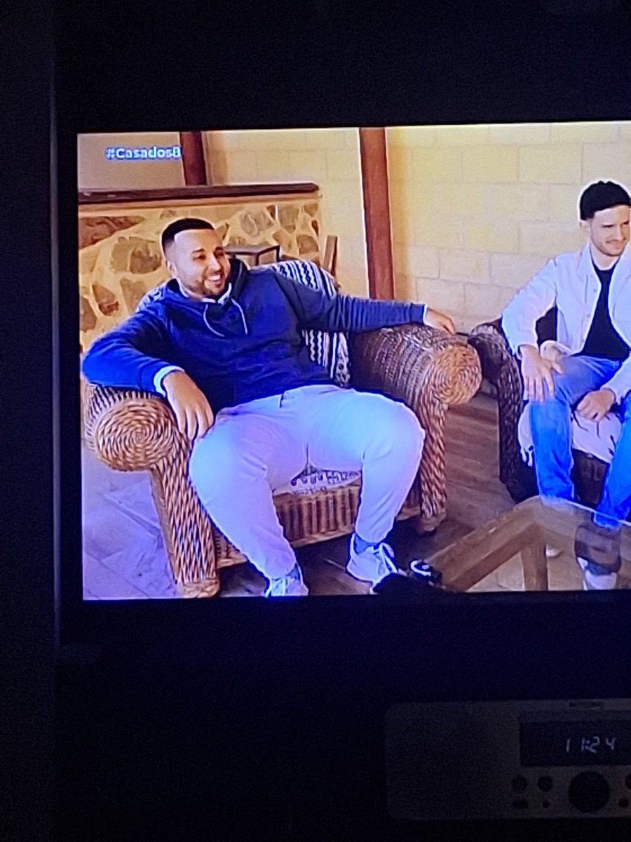 PatriRaposo's tweet photo. Habla el amigo guapo, delgado y fitness der Borja. #casados8
Íralo, un crack er nota. Qué pivonazo. Buag... ni Papá Noel en verano https://t.co/mzVc6XOC02