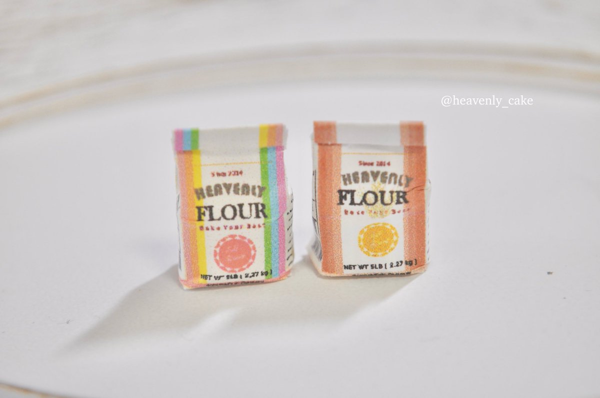 おはようございます☔️
レインボーの小麦粉はなんだかチョコレインボーに合わなそうなので、茶色バージョンも作ってみました🌟

#ミニチュアフード
#ドールハウス