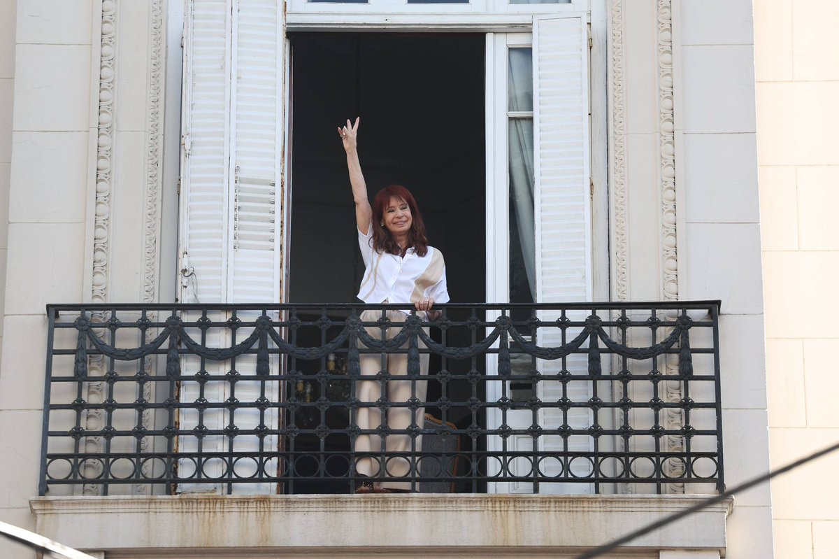 KolinaCaba tweet media