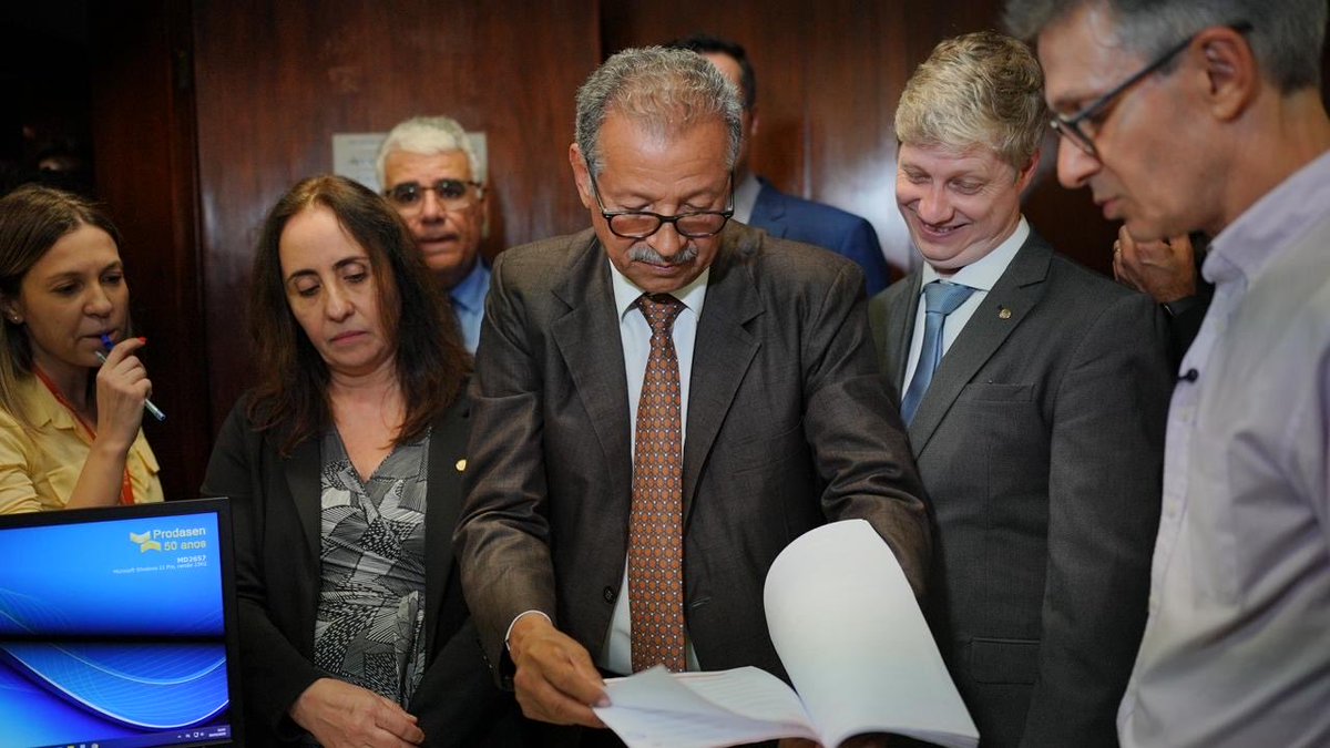 Assinei mais um pedido de impeachment de Alexandre de Moraes, agora sob a liderança do Governador <a href="/RomeuZema/">Romeu Zema</a>; único governador e pré-candidato a Presidente com coragem para enfrentar o STF.