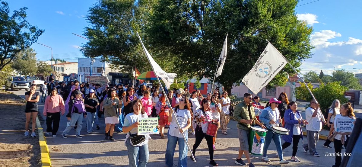 Ctaasc's tweet photo. 🔥🎯 La CTA Autonoma Santa Cruz en la marcha del #8M en #BuenosAires y #SantaCruz 

👉 En el marco del Día Internacional de la Mujer Trabajadora, organizaciones sociales, políticas y territoriales marchamos en Buenos aires y Santa Cruz.
#8M #Mujeres

👉 https://t.co/hSQOhTMfKI https://t.co/6EtlXXos4N
