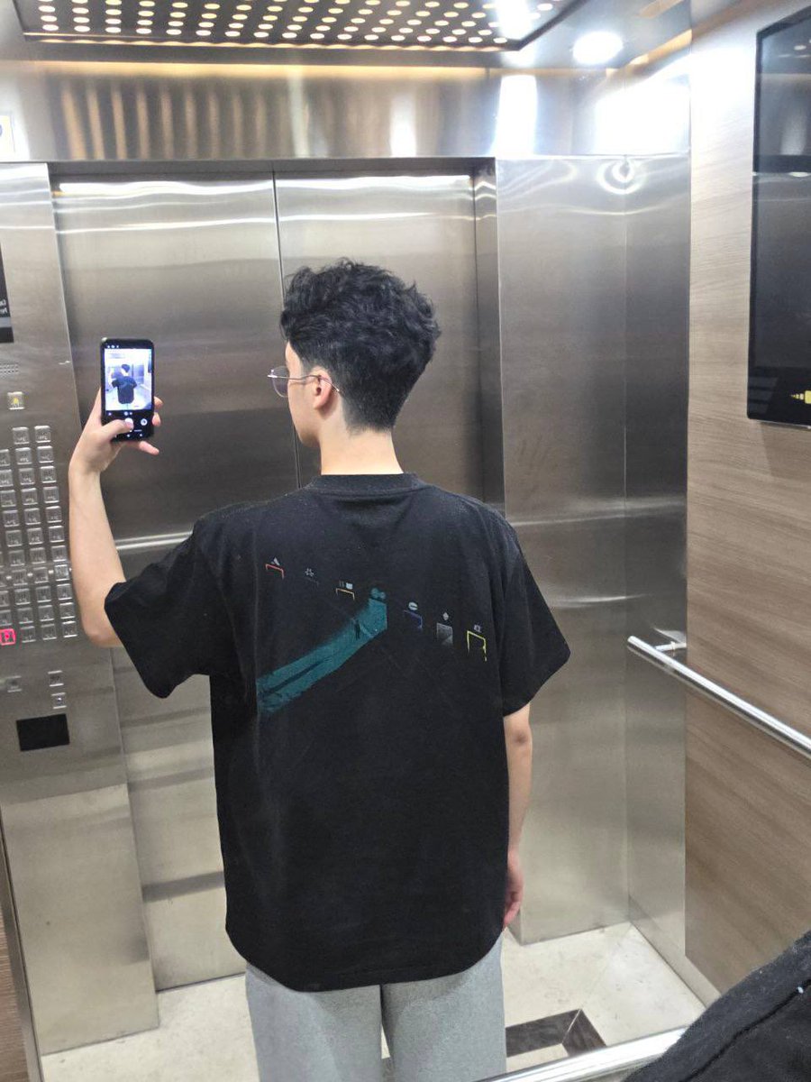 ellie.hype tweet media