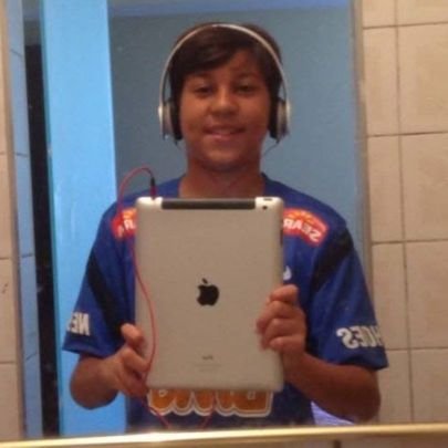 *chego
*jogo no clube do coração do meu pai
*faço o gol do título 
*dou porrada nos jogadores do maior rival
*saio