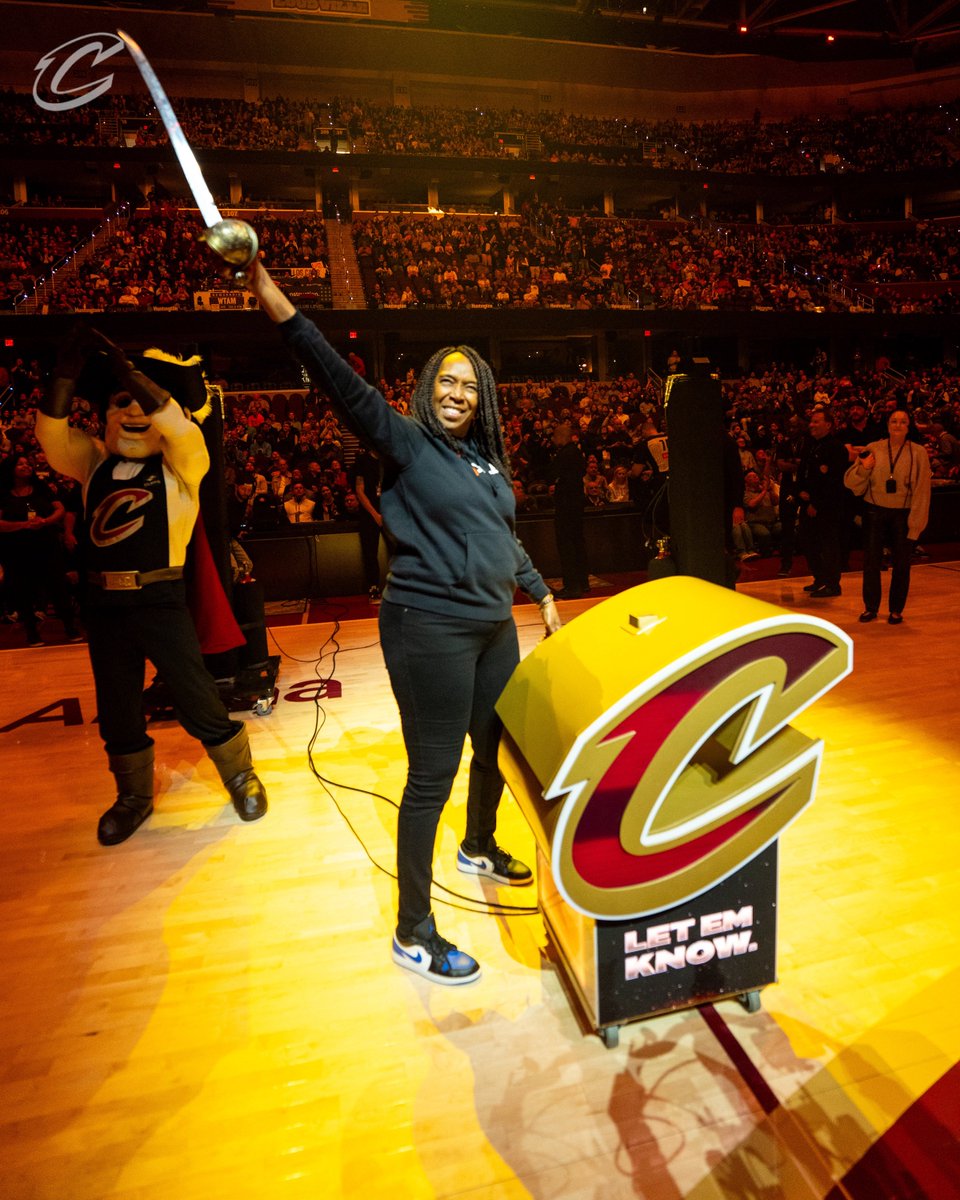 cavs's tweet photo. CLEVELAND ROCKERS LEGEND IN THE HOUSE!

Tonight, Janice Braxton pulled the sword as we host our Women’s History Celebration, presented by @averydennison!

#LetEmKnow | #TogetherStartsNoW https://t.co/oqE8gZmtwa